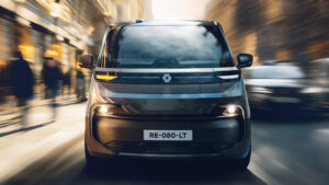 Renault Trafic - полная передняя часть.