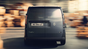 Renault Trafic - полная задняя часть.