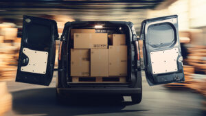 Renault Trafic - полностью открываются задние двери.