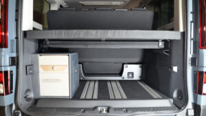 Renault Trafic Escapade - задняя часть открыта.