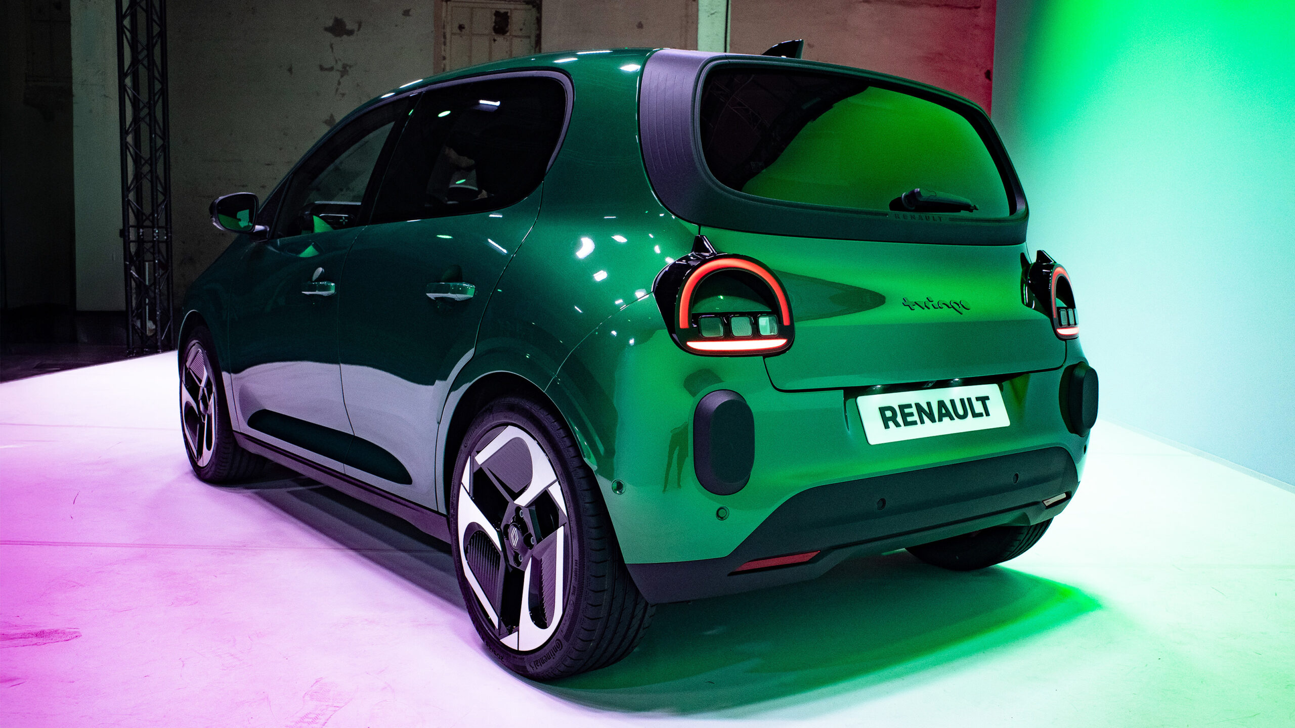 Renault Twingo - студия в задней части.