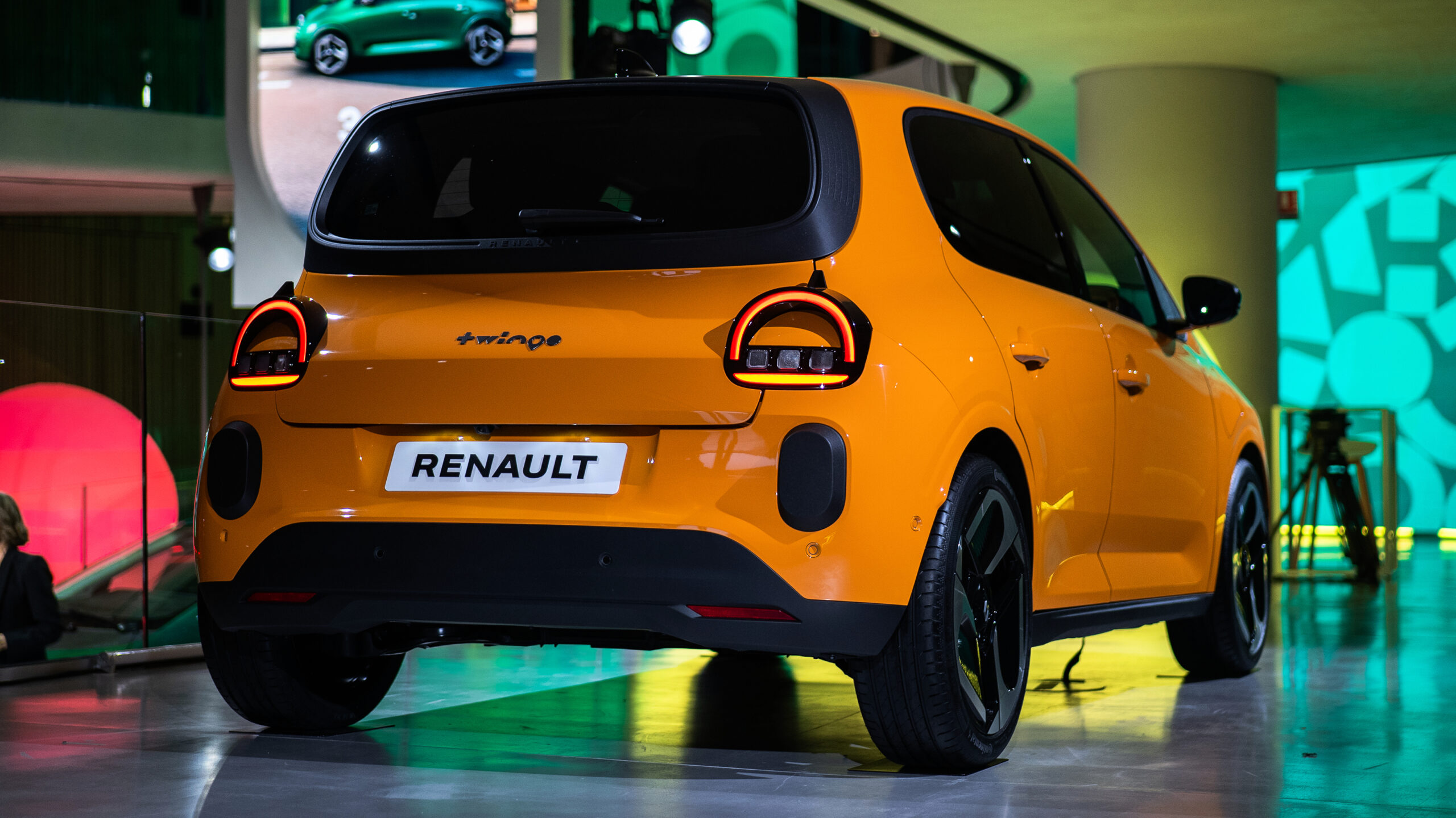 Твинго - желтая задница 3/4 3/4