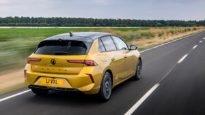 Vauxhall Astra PHEV - задняя часть