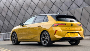 Vauxhall Astra PHEV - задняя часть