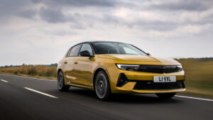 Воксхолл Астра PHEV.