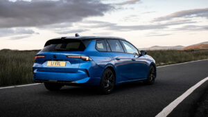 Vauxhall Astra PHEV - вождение за рулем