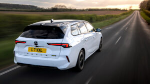 Vauxhall Astra PHEV - вождение за рулем