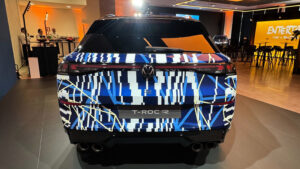 Volkswagen T-Roc R - полная задняя часть.