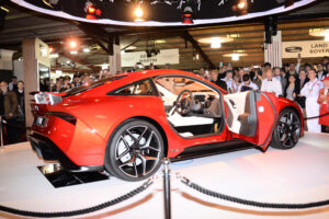 TVR Griffith reveal - открываются боковые двери.