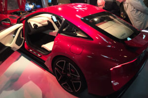 TVR Griffith раскрывается - задняя часть.