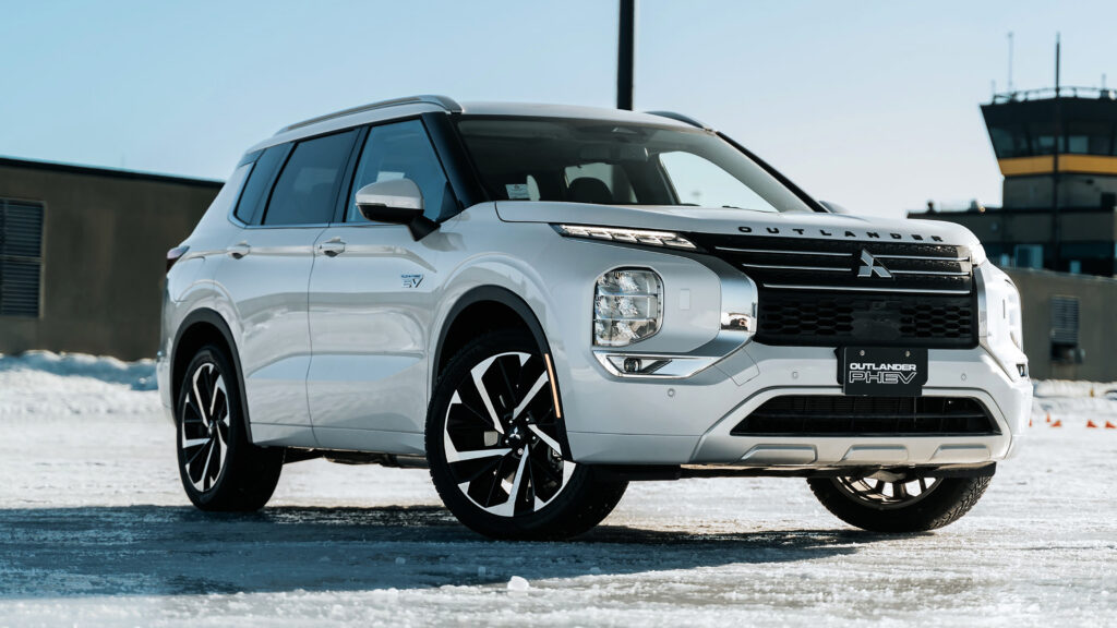 Mitsubishi Outlander PHEV возглавит новый модельный ряд бренда в Великобритании European 2025 Mitsubishi Outlander Plug-in Hybrid