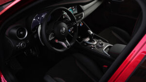 Альфа Ромео Джулия Quadrifoglio Colleziones - интерьер интерьера