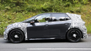 Cupra Born Facelift - боковой профиль.