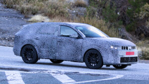 Dacia C-Neo - передний угол под углом.