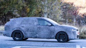 Dacia C-Neo - боковой профиль.