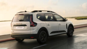 Dacia Jogger подтяжка лица - заднее действие.