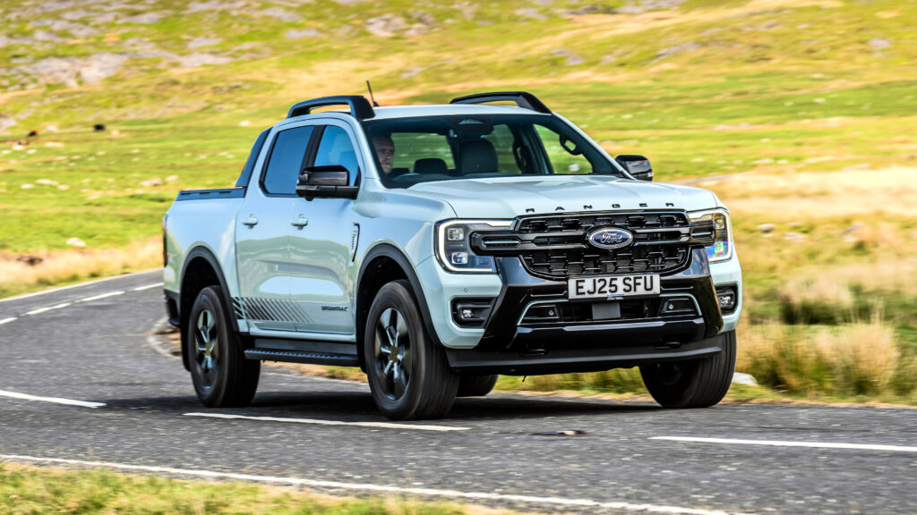 Ford Ranger PHEV - front cornering