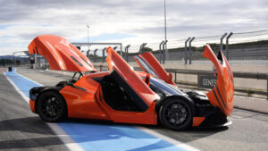 Суперкар Genesis Magma GT - открытые двери.