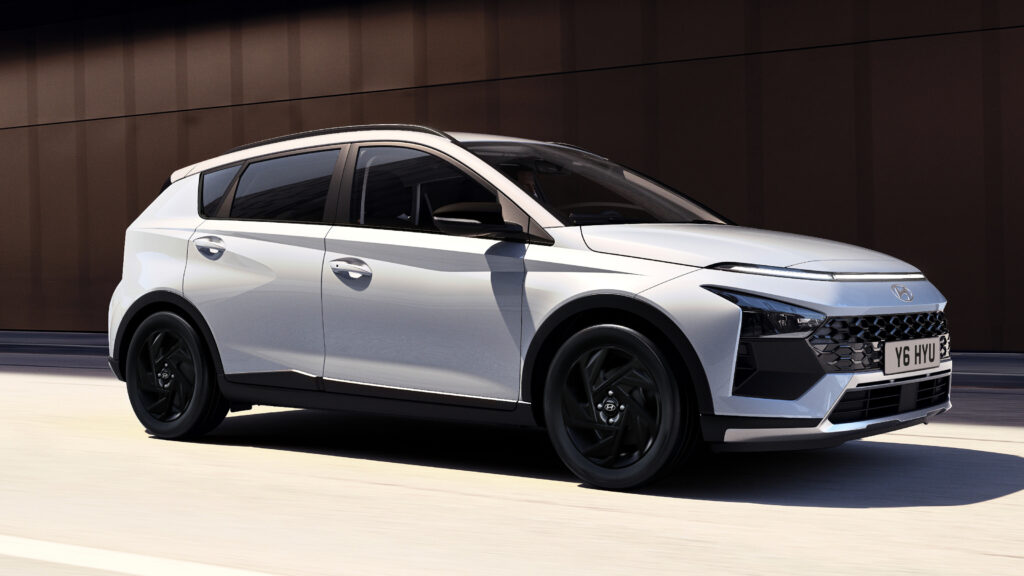 Обновленный Hyundai Bayon добавляет больше комплектующих, новые отделки и немного дополнительной эффективности Hyundai Bayon Lumen Grey Pearl Blackline