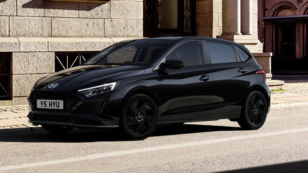 Реконструированная линейка Hyundai i20 открывается по цене 20 тыс. £ с новым стилем и функциями Hyundai i20 Phantom Black Pearl Blackline