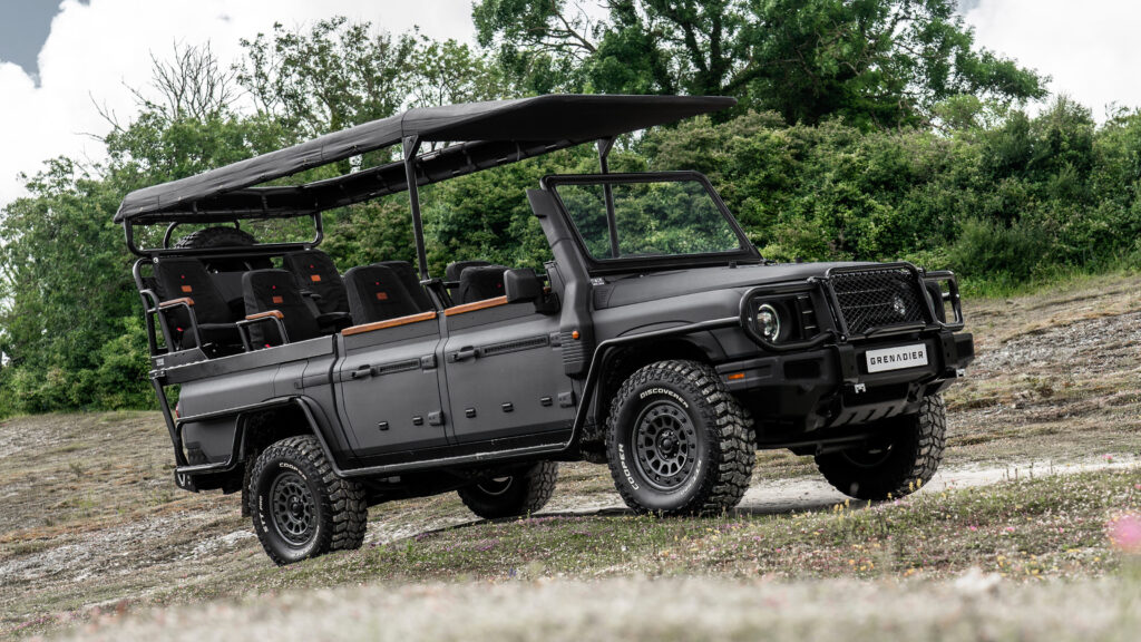 Ineos Grenadier Game Viewer собирается завоевать саванну! Ineos Grenadier Game Viewer - front