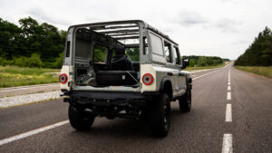 Инеос Гренадиер Game Viewer - задние действия действия.