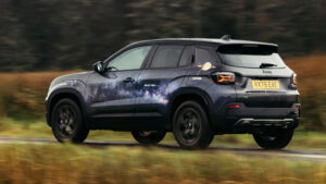 Jeep Avenger Stargazer - динамическая задняя часть 3/4