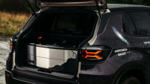 Jeep Avenger Stargazer - задний 3/4 бот открыт.