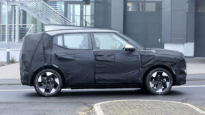 Kia EV2 - шпионский снимок сбоку.