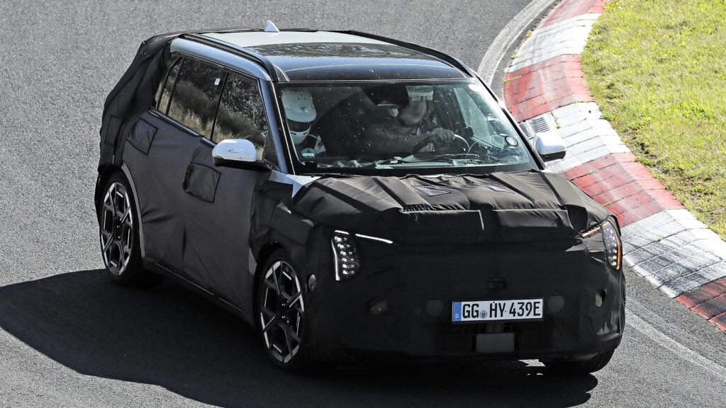 Kia EV3 GT - front 3/4