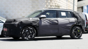 Kia EV3 GT - с передним углом.