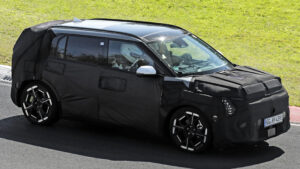 Kia EV3 GT - с передним углом.