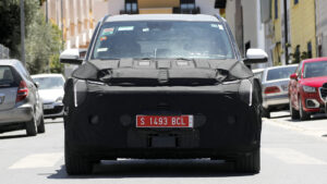 Kia EV3 GT - передняя часть.