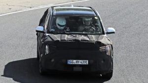 Kia EV3 GT - передняя часть.