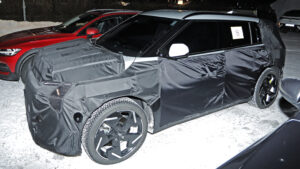 Прототип Kia EV3 GT - с фронтальным углом.