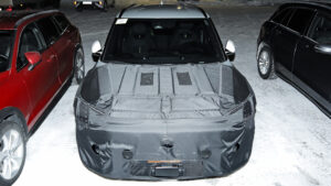 Прототип Kia EV3 GT - передний край.