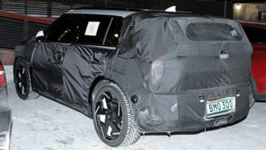 Прототип Kia EV3 GT - задние 3/4