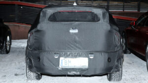 Прототип Kia EV3 GT - задняя часть.