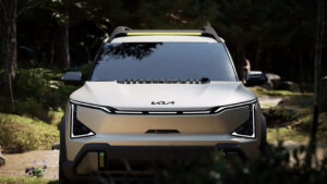 Концепция Kia EV5 WKNDR - полный передний фронт.