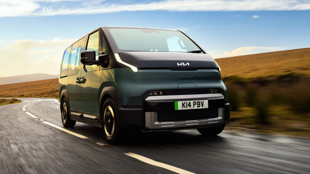 Kia PV5 Passenger - front tracking