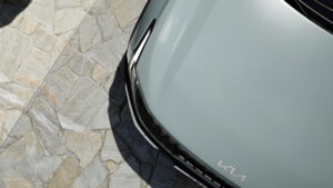 Kia Seltos - капот над головой.