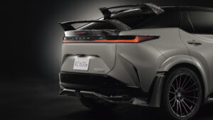 Lexus RZ 600e - задние статические сигналы