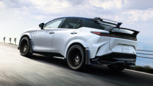 Lexus RZ 600e - задняя система отслеживания.