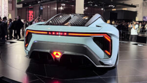 Lexus Sports Concept EV - передний 3/4 статический.