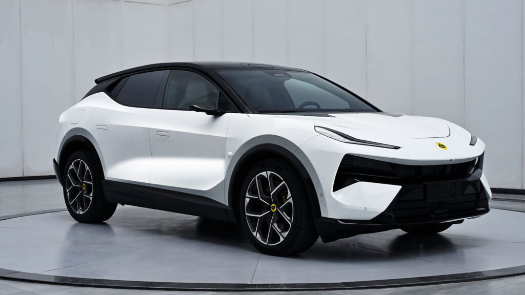 Вот Lotus Eletre PHEV перед тем, как вы должны его увидеть Lotus Eletre plug-in hybrid leaked - front 3/4