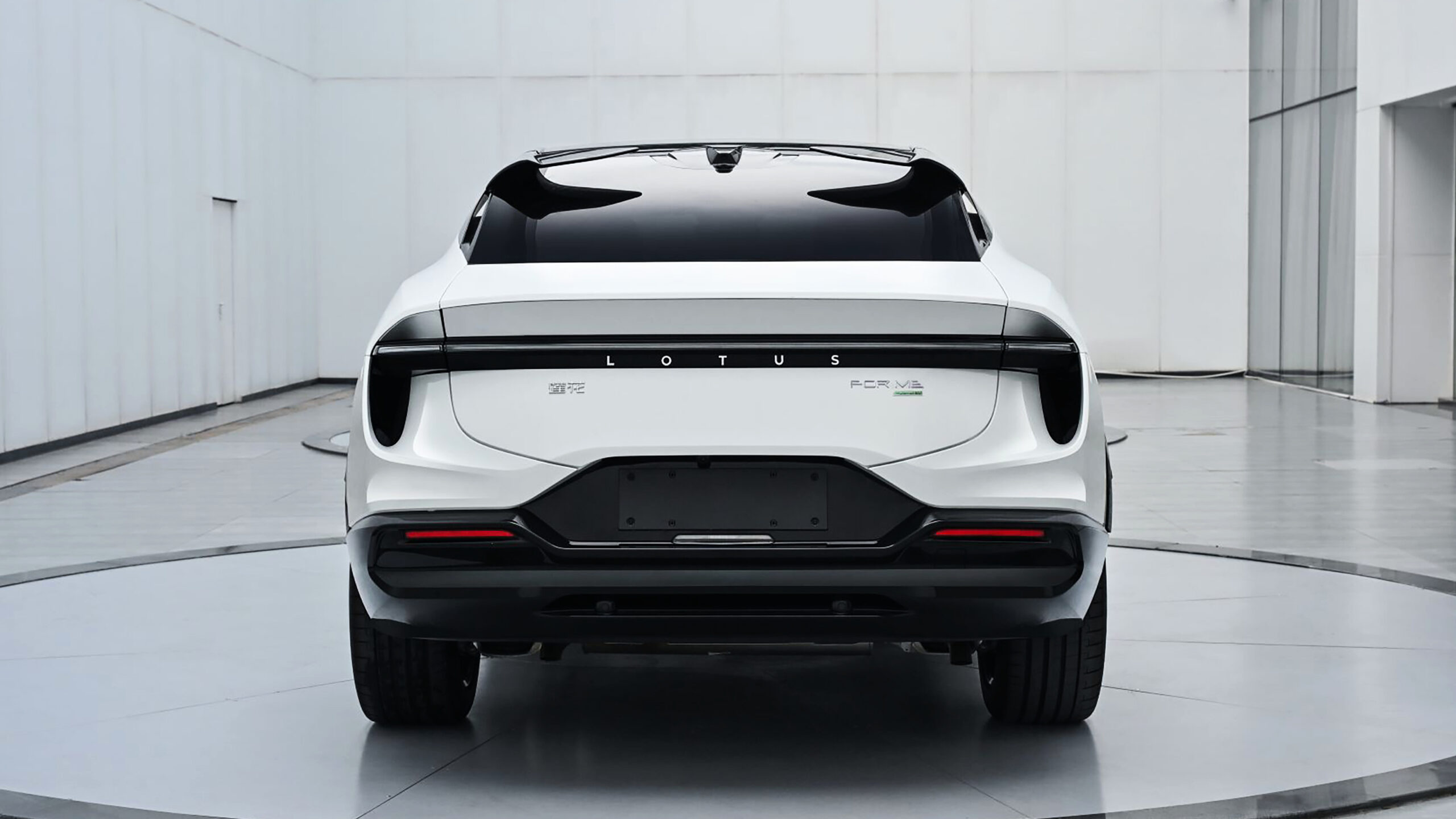 Lotus Eletre Plug-in Hybrid просочился - задний конец