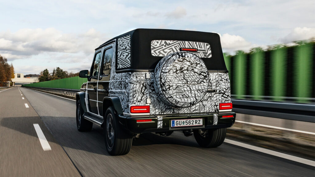 Mercedes G-Class Cabriolet готовится к долгожданному возвращению и это четырехдверный! Mercedes G-Class convertible teaser - rear 3/4 dynamic