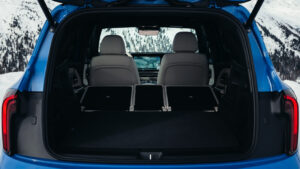 Mercedes GLB - загрузочные сиденья снижены.