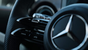 Mercedes GLB - рулевое колесо