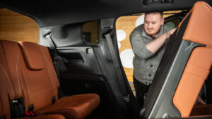 "Мерседес" GLB - Эллис Хайд